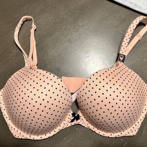 BNWT Victoria Secret Push Up Bra 34DD.